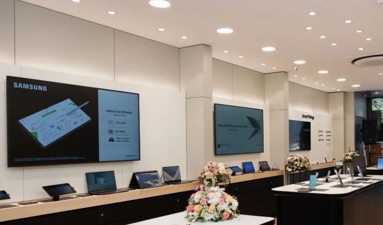 Retail India News: Samsung Expands Retail Presence with New Experience Store in Pune