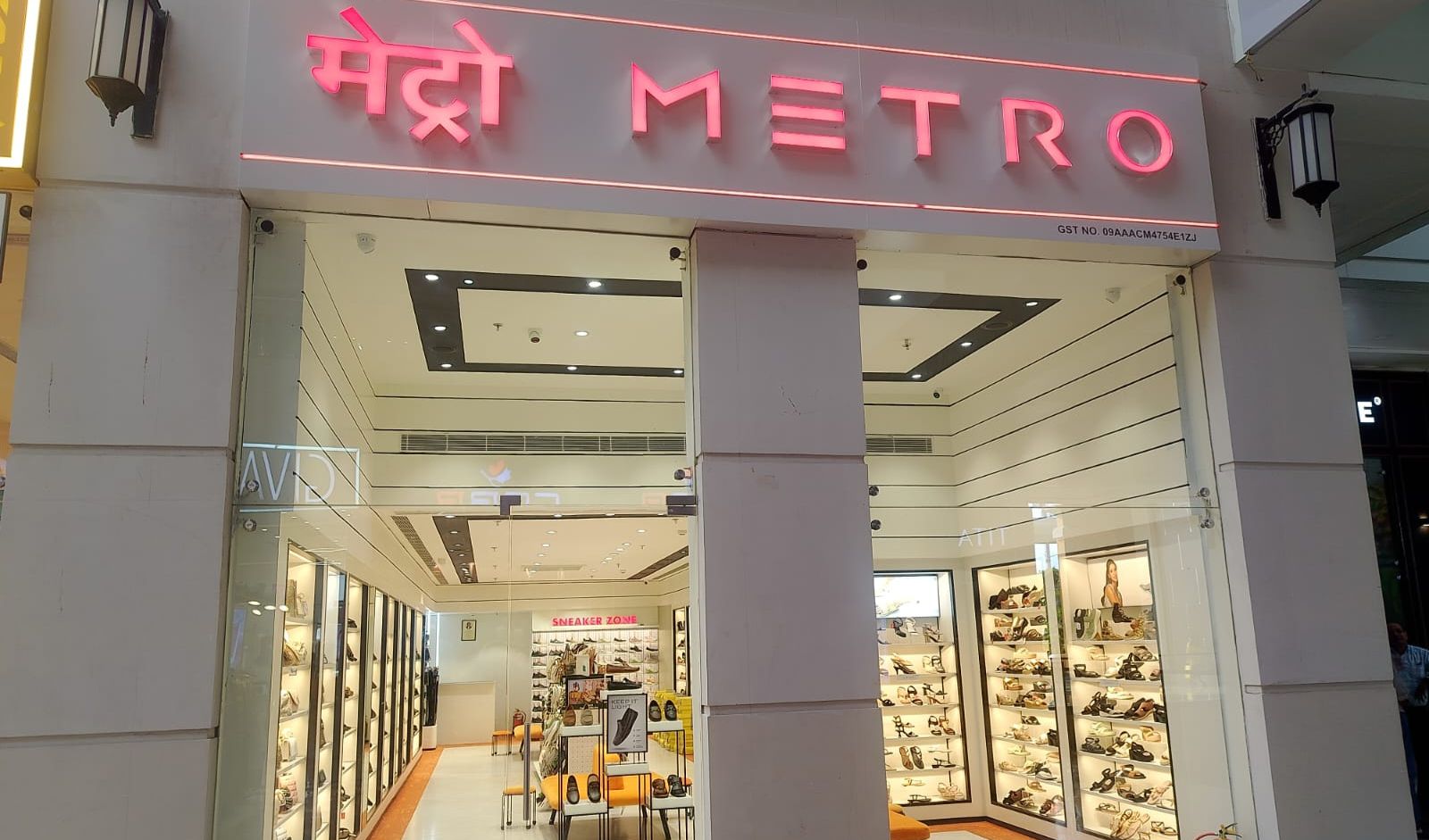 Retail India News: Metro Shoes Launches New Store at Spectrum Metro