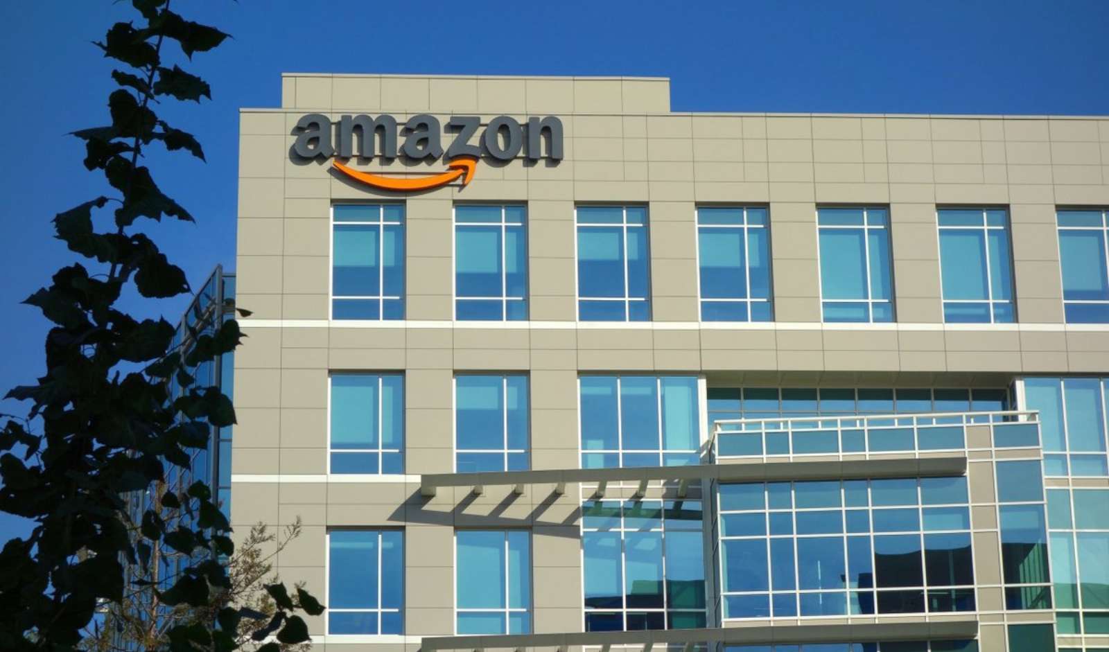 Retail India News: Amazon Invests Over £15 Bn in UK During 2025