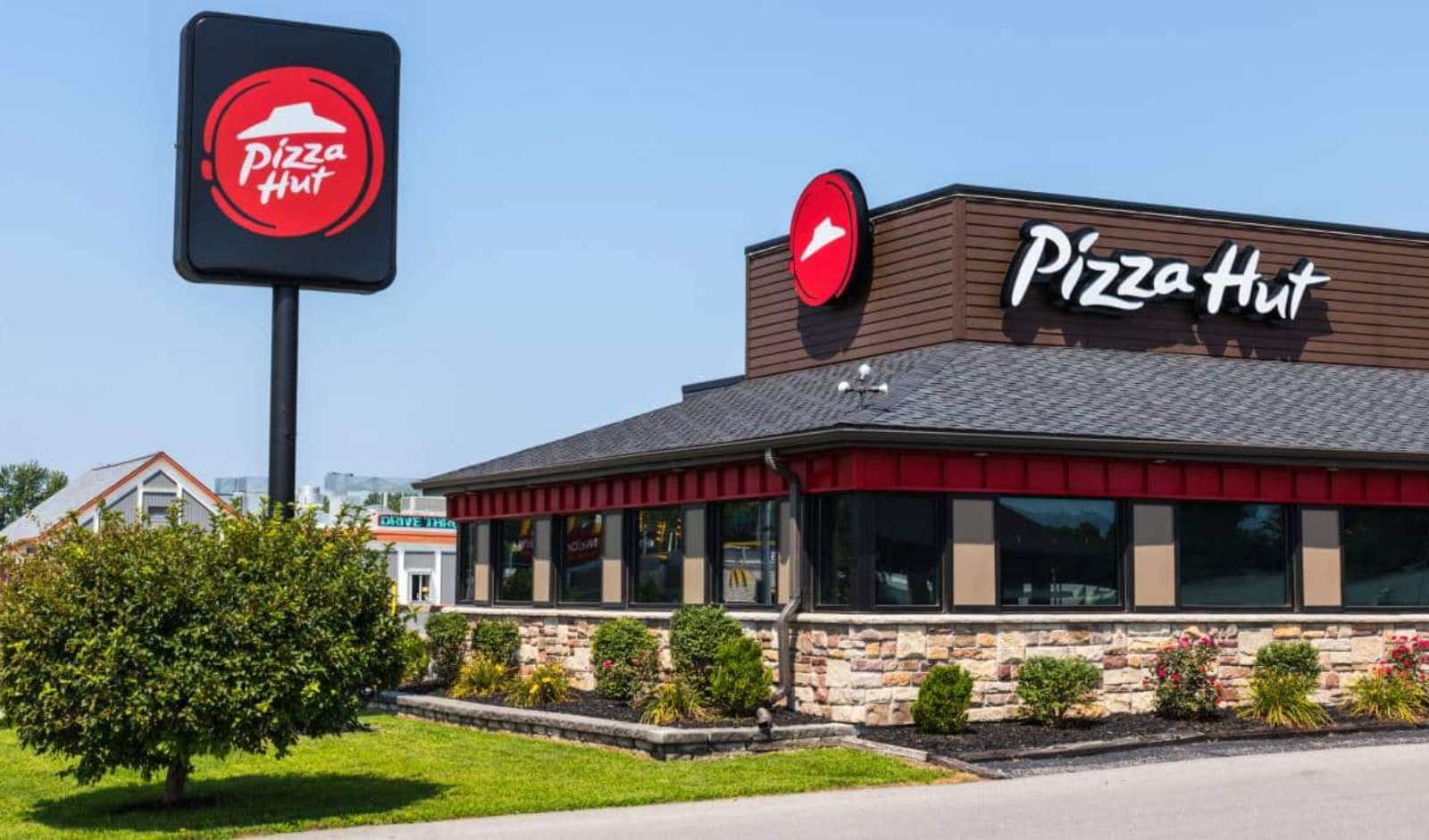 Yum Brands in Talks to Sell Pizza Hut to LongRange Capital