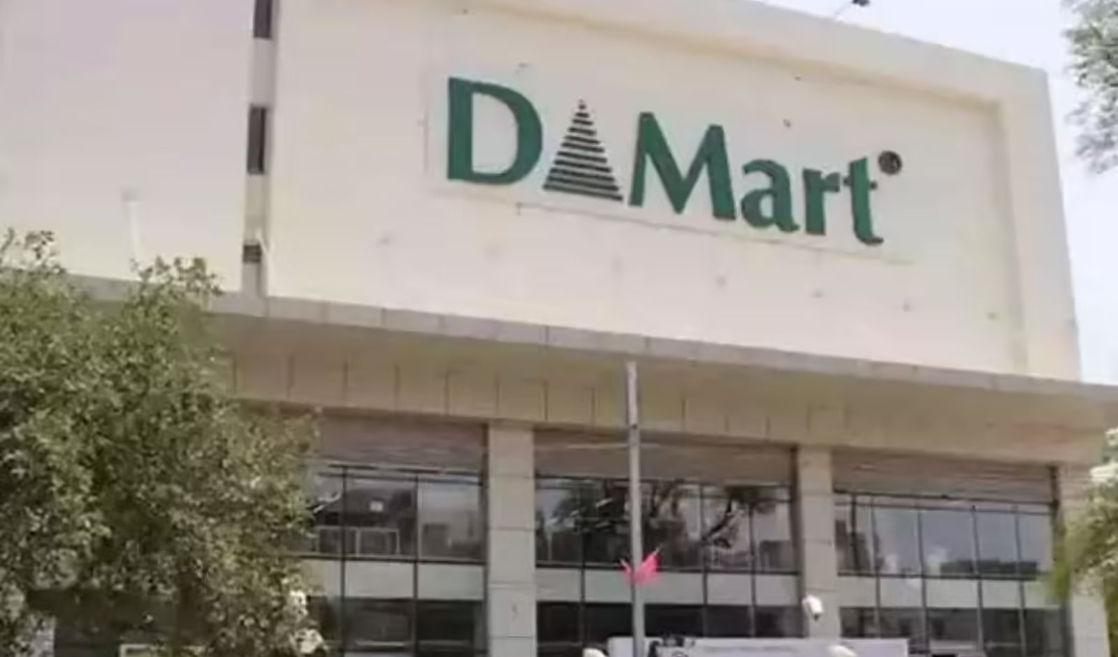 The tale of two DMarts: Why the retail king is struggling to deliver
