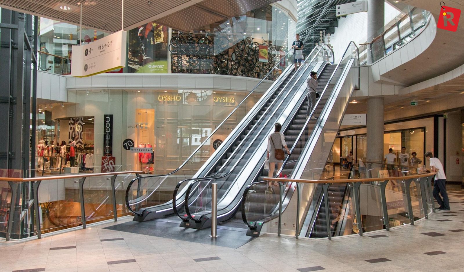 Why Beauty Brands Continue to Prefer Physical Stores in India's Shopping Malls?