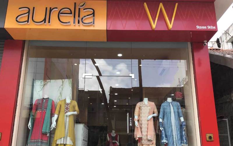 W for Women / Aurelia