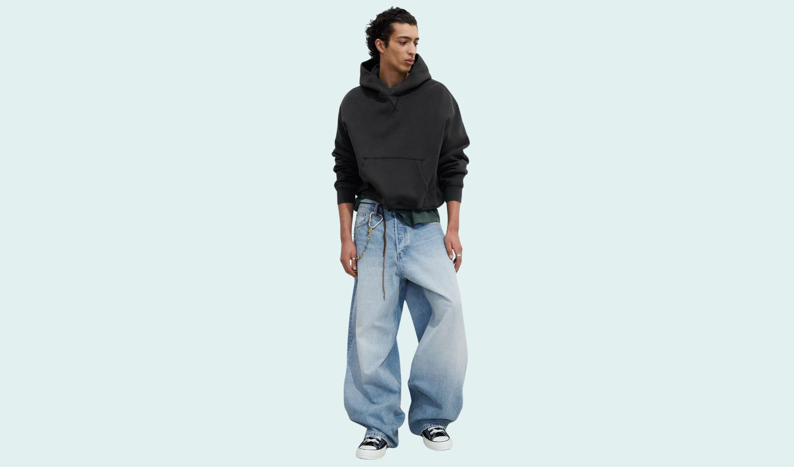 Baggy jeans brands in India, best baggy jeans, streetwear jeans, men's baggy jeans, women's baggy jeans, loose-fit jeans, wide-leg jeans, Levi's baggy jeans, H&M baggy jeans, Zara jeans, Freakins jeans, Urbanic jeans, Snitch jeans, streetwear fashion India, denim styling tips