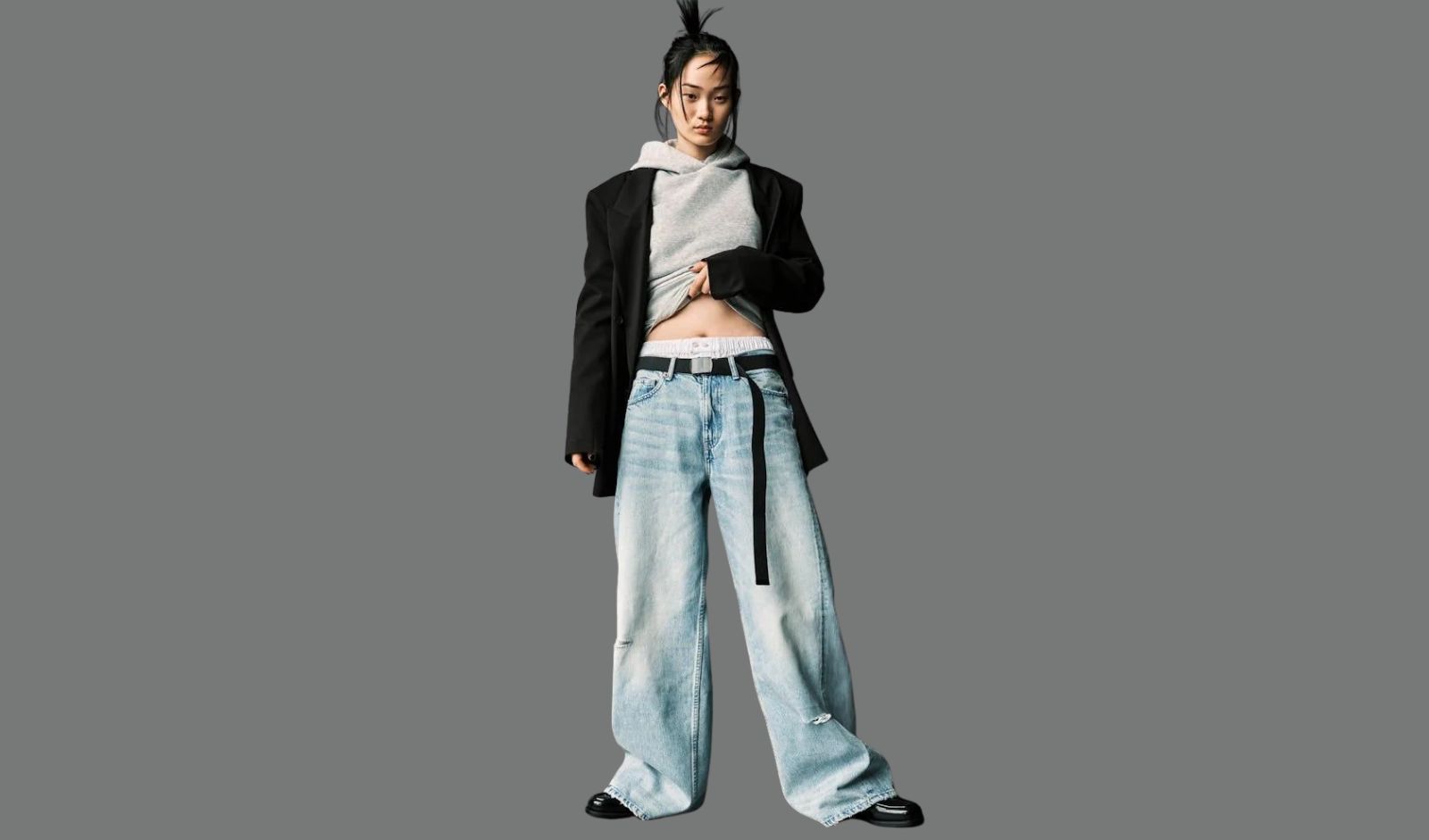 Baggy jeans brands in India, best baggy jeans, streetwear jeans, men's baggy jeans, women's baggy jeans, loose-fit jeans, wide-leg jeans, Levi's baggy jeans, H&M baggy jeans, Zara jeans, Freakins jeans, Urbanic jeans, Snitch jeans, streetwear fashion India, denim styling tips
